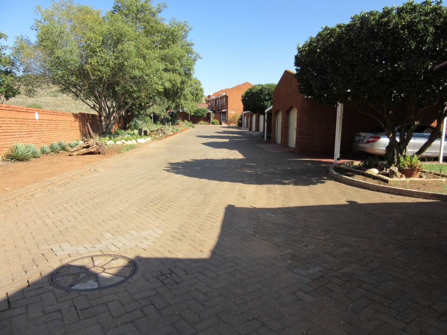 2 Bedroom Property for Sale in Langenhovenpark Free State